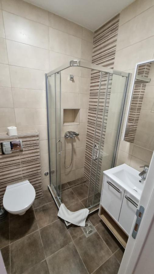 Near Waterfront Apartment *