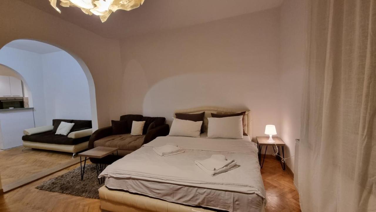 Near Waterfront Apartment *